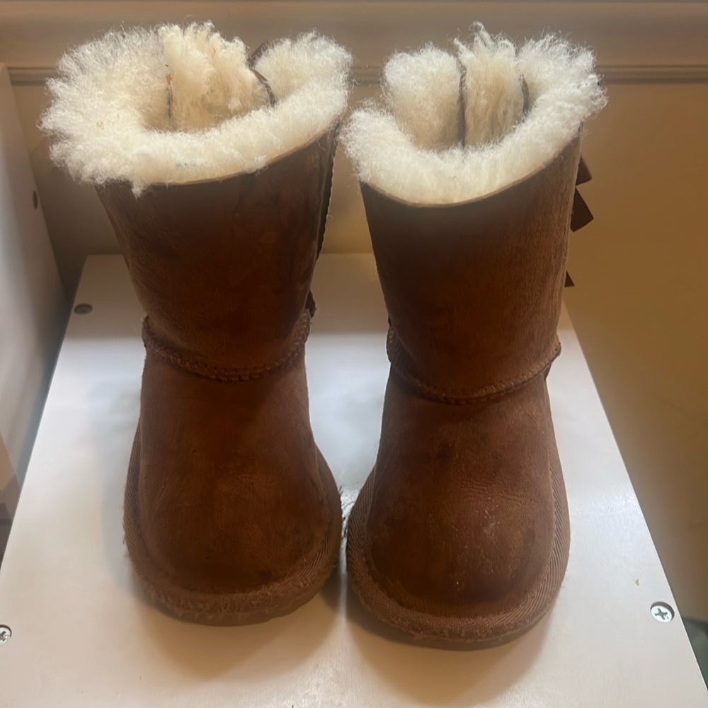Toddler Bailey bow uggs
